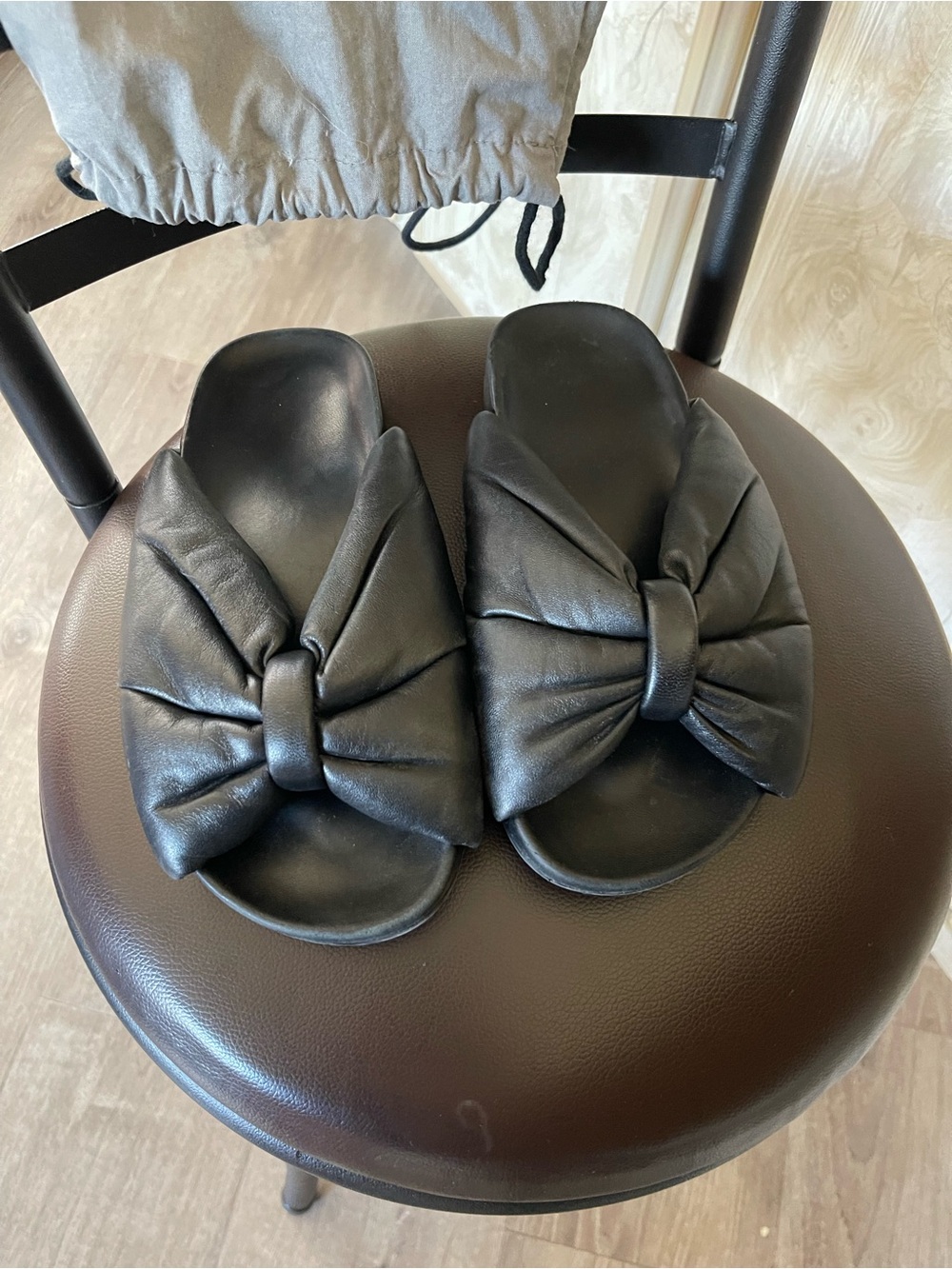 Balenciaga Black Leather Drapy Flat Slide Size 37 excellent condition - Picture 6 of 15